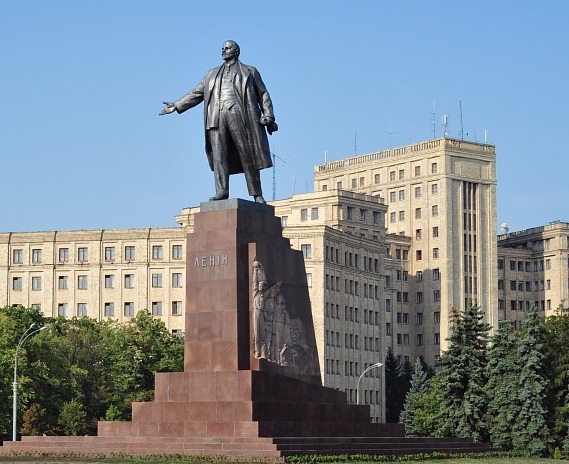 pamyatnik_leninu_v_harkove.jpg