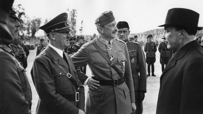 gitler_marshal_mannergejm_i_prezident_ryuti_v_imatre._04.06.1942g..jpg